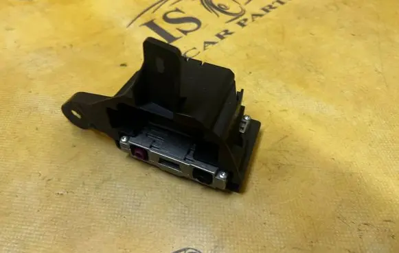 Audi A4 S4 B9 Aerial antenna amplifier 4M0035456 8W0907113
