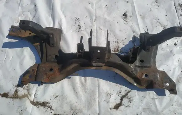 KIA Carens I Front subframe