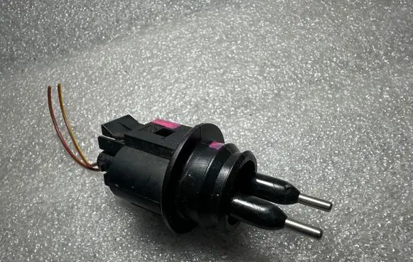 Audi A4 S4 B5 8D Windshield washer fluid level sensor 7M0973202