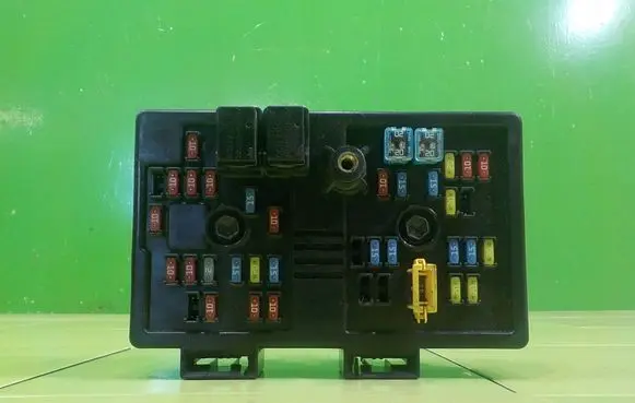 Chevrolet Captiva Fuse box set 9682108282 BEZPIECZNIKOW