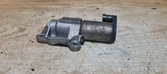 Volvo V70 Camshaft vanos timing valve 8670421