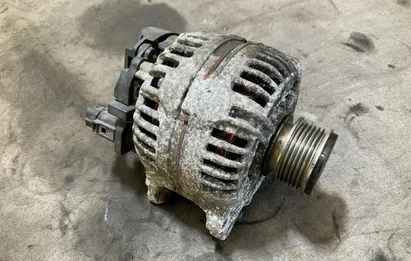Volkswagen Golf V Generator/alternator 06F903023F 0124525091