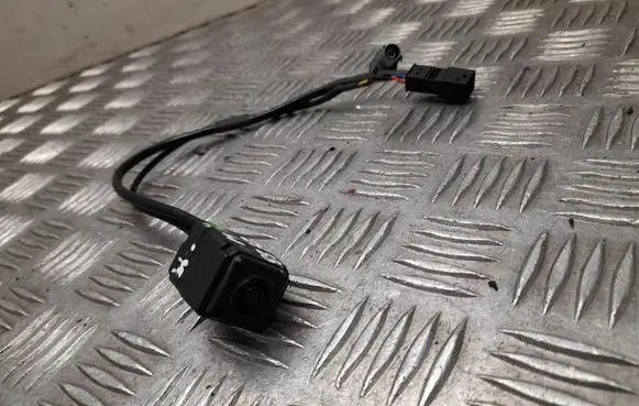 Volkswagen Touareg III Rear bumper camera 760980568