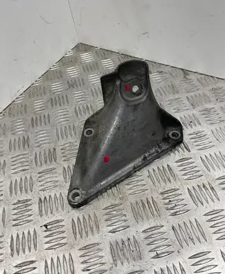 BMW 5 E60 E61 Engine mounting bracket 6761149