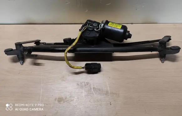 Hyundai Santa Fe Front wiper linkage and motor 9811026100