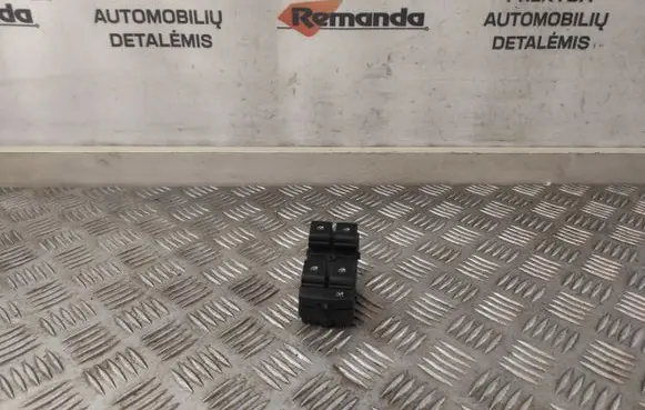 Chevrolet Orlando Electric window control switch 20917577
