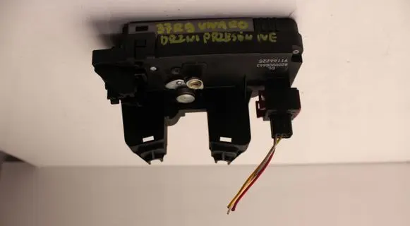 Opel Vivaro Sliding door lock 