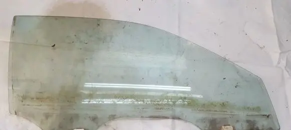Honda Civic Front door window glass four-door