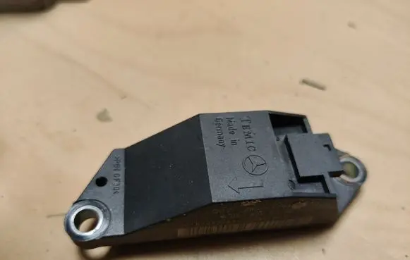 Mercedes-Benz E W211 Airbag deployment crash/impact sensor A0018209326
