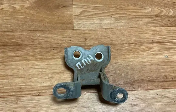Toyota Avensis T250 Front door lower hinge 