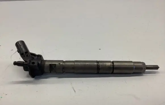 Audi A5 8T 8F Fuel injector 0445115058
