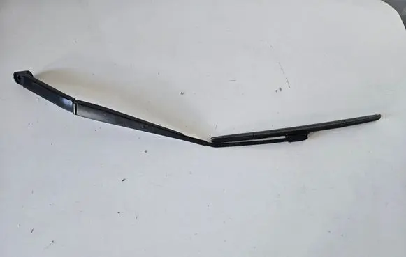 Nissan Leaf II (ZE1) Front wiper blade arm L128B3