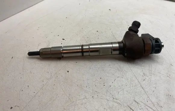 Volkswagen PASSAT B8 Fuel injector 04L130277AC