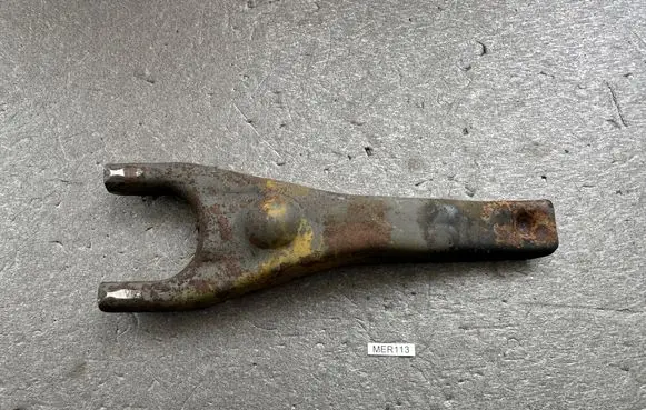 Nissan Patrol 160 Clutch release arm fork 30531B5050