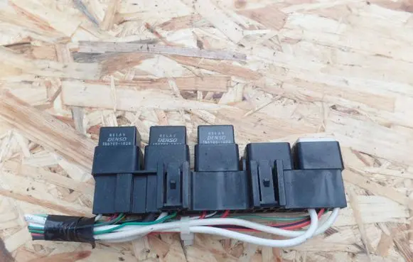 Subaru Forester SH Relay mounting block 