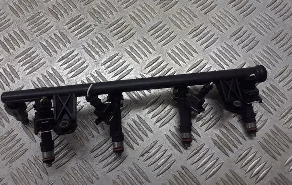 Dacia Sandero Fuel main line pipe 8200494284A
