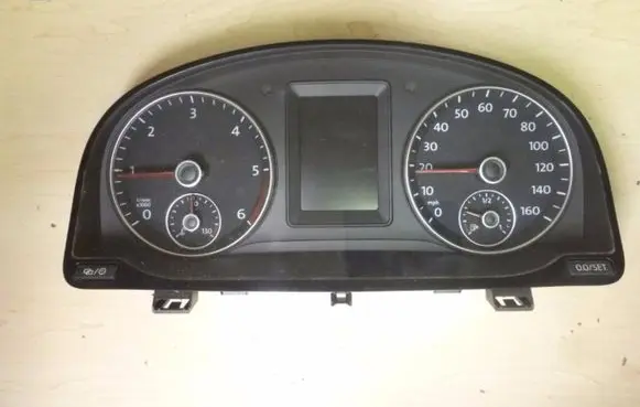 Volkswagen Touran II Speedometer (instrument cluster) 1T0920975C