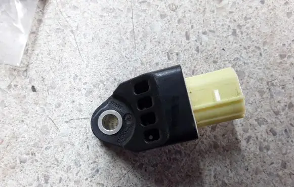 Toyota Land Cruiser (J150) Airbag deployment crash/impact sensor 8983175020 8983160040