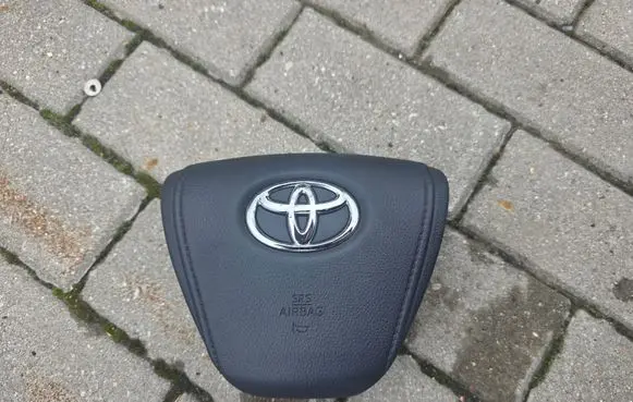 Toyota Avensis T270 Steering wheel airbag 7390005031