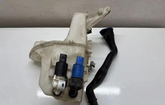 Volvo V60 Windshield washer fluid reservoir/tank 31253218