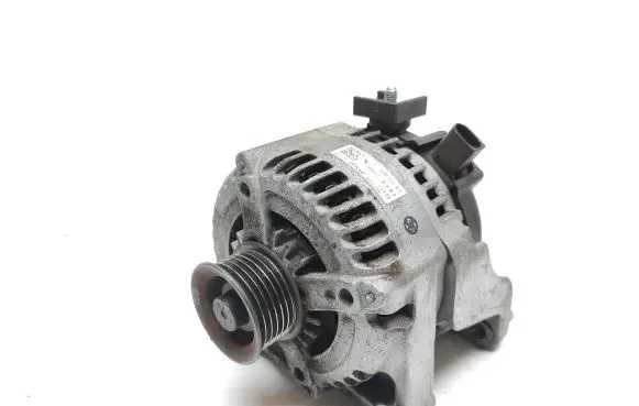 BMW 2 F46 Generator/alternator 1042118181 7640131 05T25
