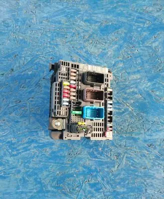 Citroen C4 II Picasso Fuse box set 9810296180