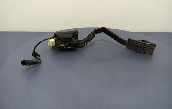 Peugeot 407 Accelerator throttle pedal 9650341780