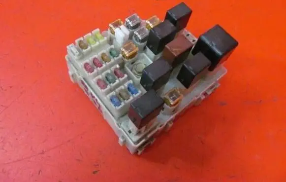 Toyota RAV 4 (XA20) Fuse box set RAV4IISKRZYNKABEZP