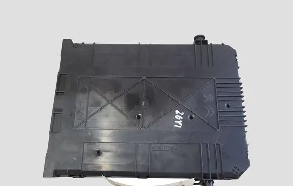Peugeot 308 Fuse module 9807054180 20151103
