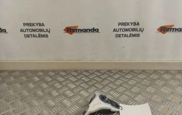 Toyota RAV 4 (XA50) Fender mounting bracket