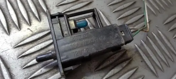 Lexus IS 200-300 Sensor 8126033030 81260-33030