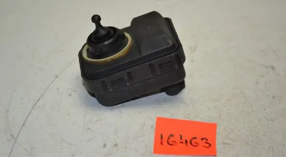 Opel Zafira A Headlight level adjustment motor 
