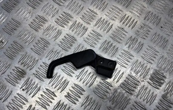 Engine bonnet (hood) release handle