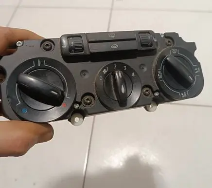 Volkswagen Caddy Climate control unit 747310 25050600 74731001