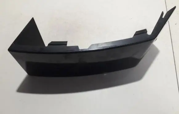 Rear/tail light trim molding