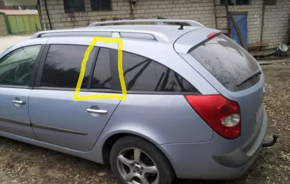 Renault Laguna II Rear vent window glass 