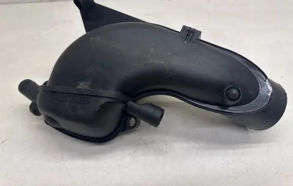 Audi 80 90 S2 B4 Air intake duct part 078133357F