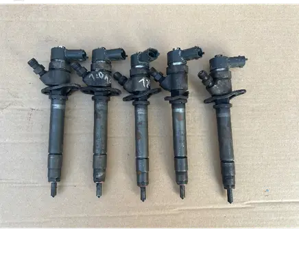 Volvo XC90 Fuel injector 30777314