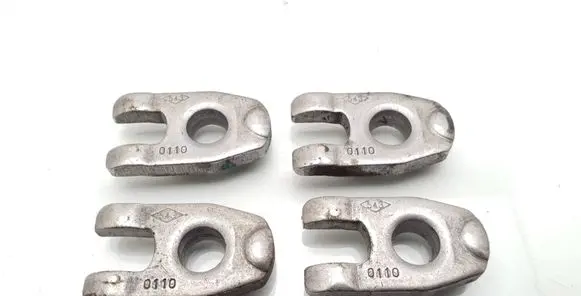 Renault Clio III Fuel Injector clamp holder 