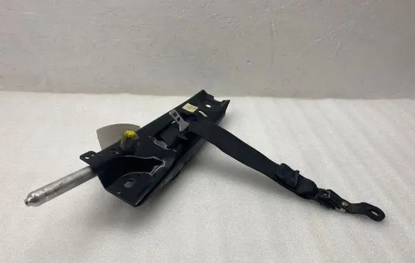 Volvo V70 Front seatbelt 39806016