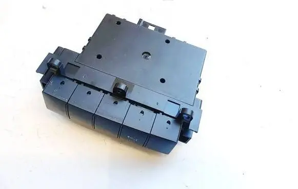 Mercedes-Benz B W245 Parking (PDC) sensor switch 1698208210 33460302