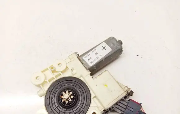 Toyota Avensis T250 Sliding door window regulator with motor 6981005050