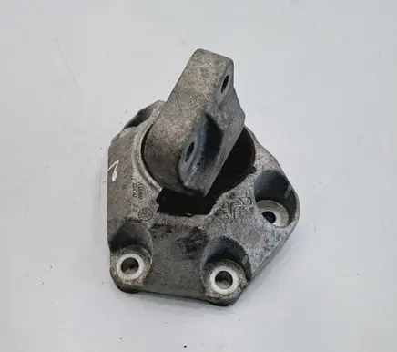 Peugeot 3008 II Engine mount bracket 9821256380
