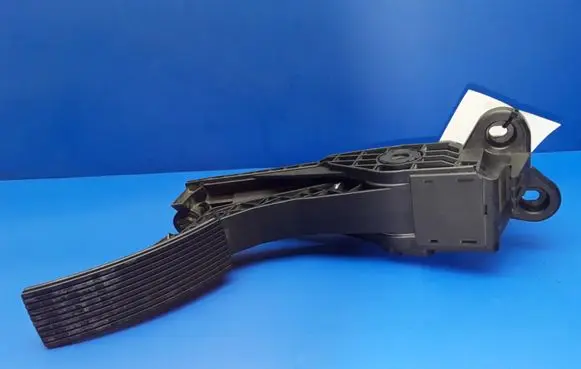 Mercedes-Benz R W251 Accelerator throttle pedal A1643000104 0886 ZGS006