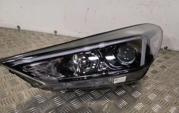 Hyundai Tucson TL Headlight/headlamp 92101D7510