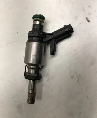 Audi A5 8T 8F Fuel injector 06L906036J