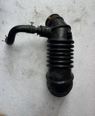 Mitsubishi L200 Turbo air intake inlet pipe/hose 