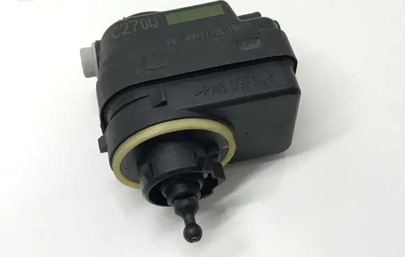 Headlight level adjustment motor
