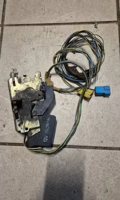 Mercedes-Benz Sprinter W901 W902 W903 W904 Front door lock F00P2E0194