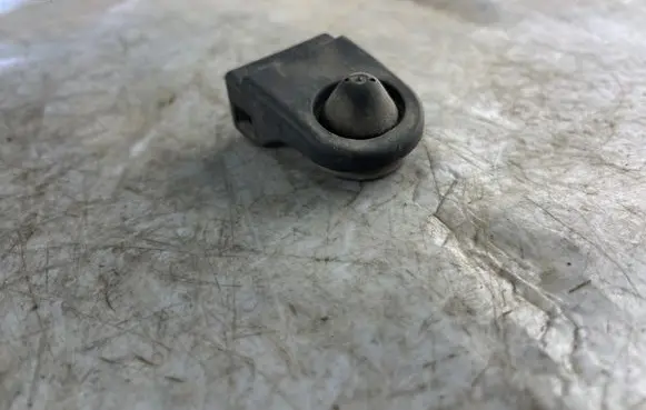 Citroen DS5 Radiator mount bracket
